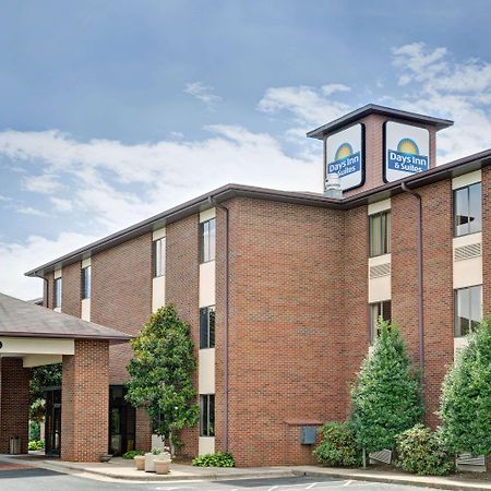 Days Inn & Suites By Wyndham Hickory Εξωτερικό φωτογραφία