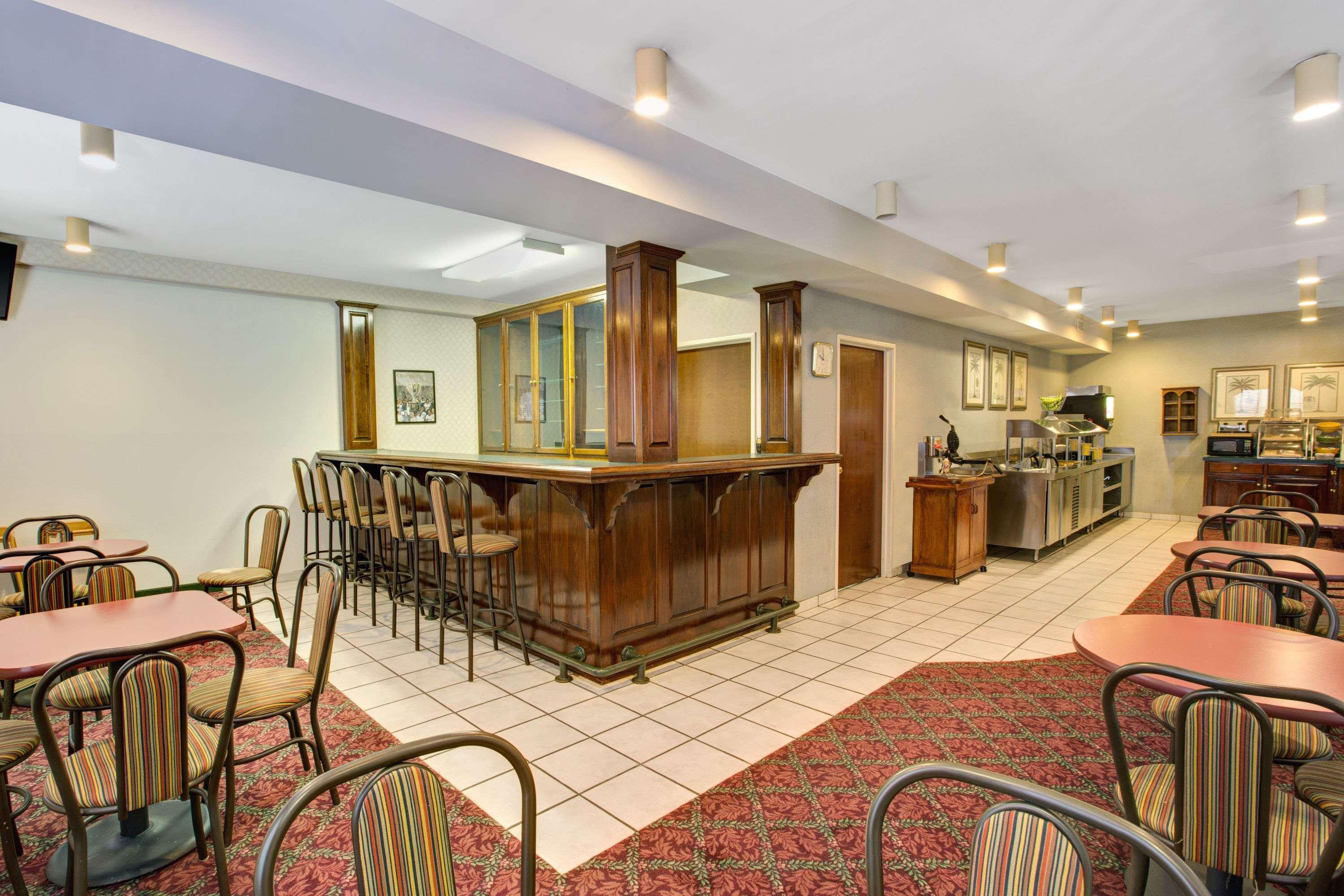 Days Inn & Suites By Wyndham Hickory Εξωτερικό φωτογραφία